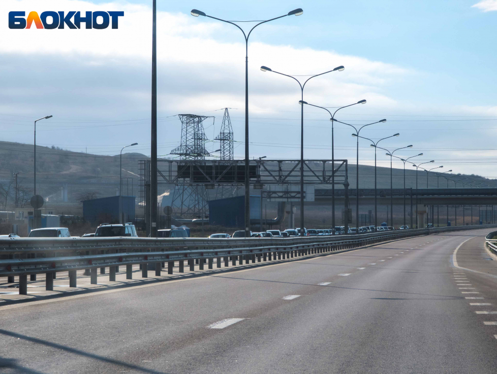 У Крымского моста образовались семикилометровые пробки