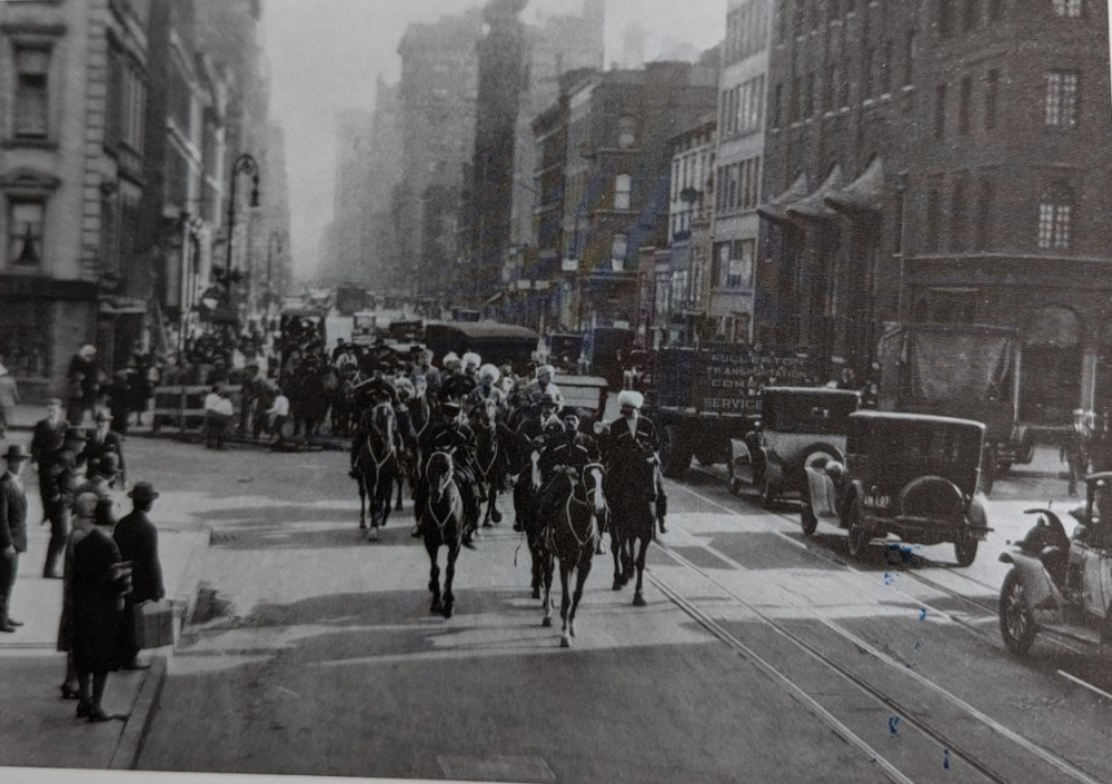 Кубанские казаки проехали конным строем по центру Нью-Йорка и покорили Голливуд