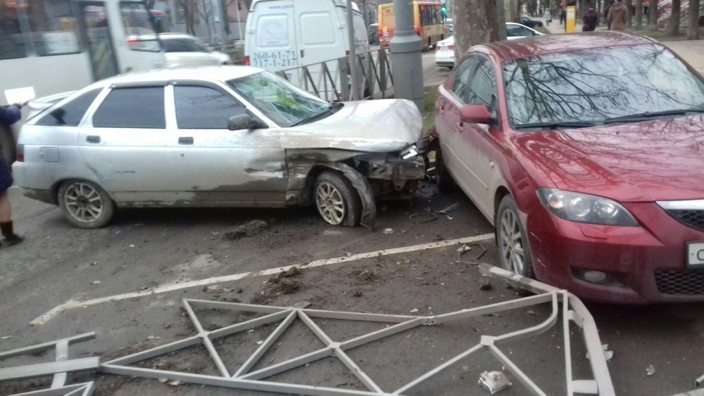 Пьяный водитель в Краснодаре стал виновником ДТП с 4 машинами