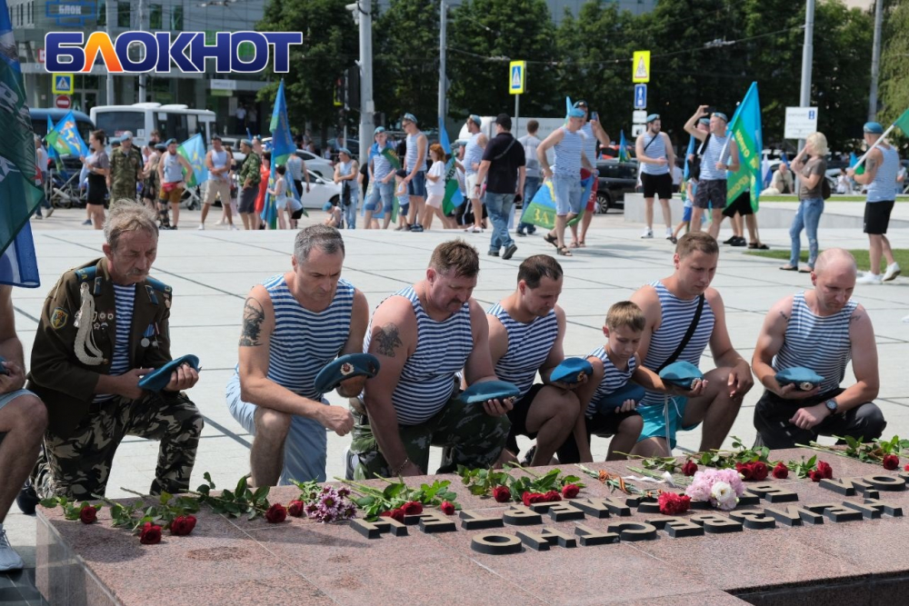 Главное в Краснодаре сегодня, 2 августа: десантники без фонтанов, обман Кондратьева, новый парк Галицкого, нашествие саранчи