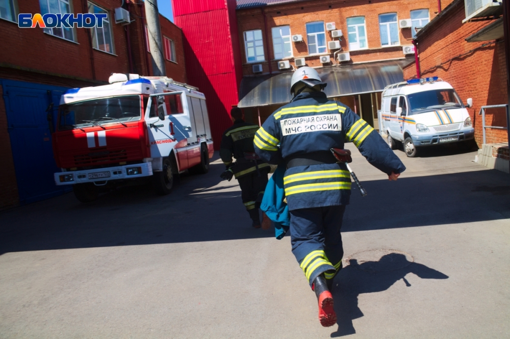 Из-за пожара в Краснодаре эвакуировали жильцов многоэтажки