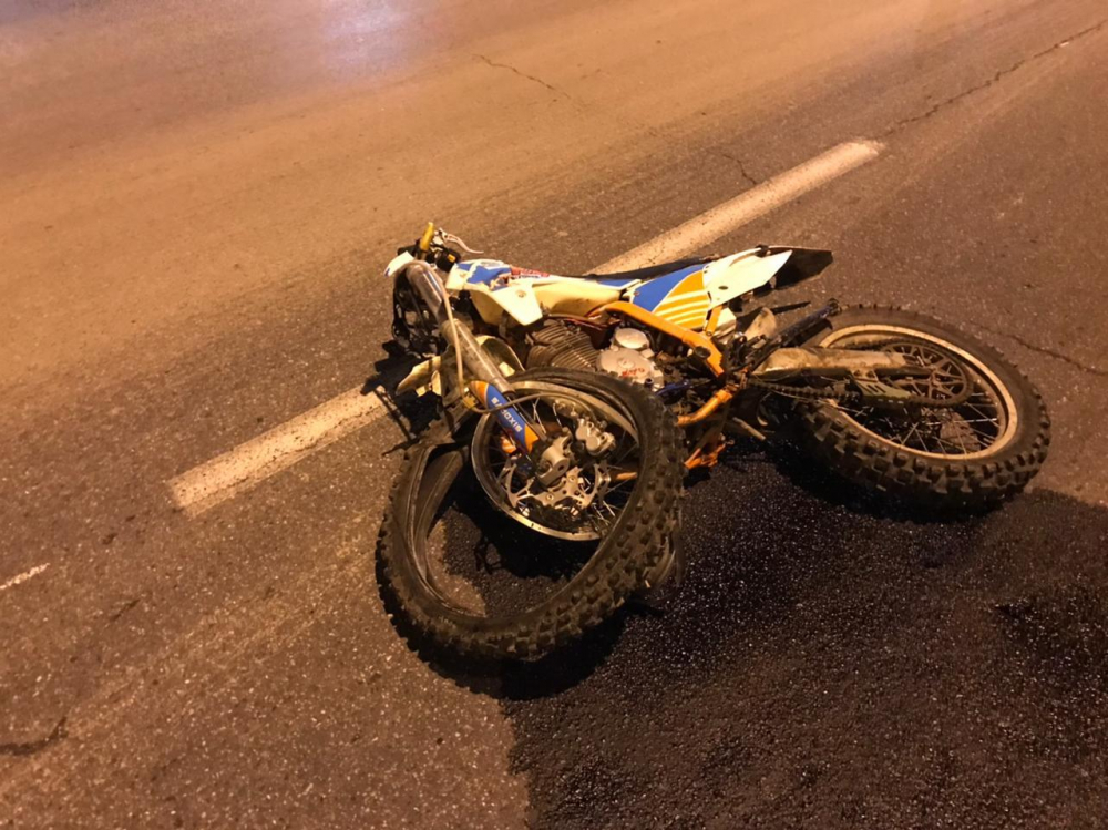 На видеорегистратор грузовика попал момент смертельного ДТП с мотоциклистом на Кубани