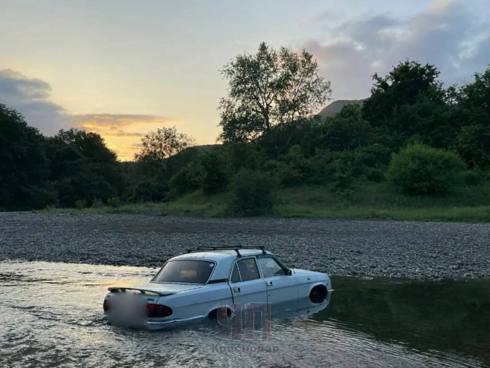 В Краснодарском крае тело мертвого пасечника обнаружили в машине в русле реки