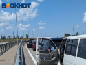 Более тысячи авто не могут пересечь Крымский мост