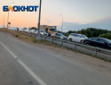 Машины застряли в многокилометровых заторах на пути с моря в Краснодарском крае