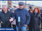 «Дети тонут в грязи»: жители Краснодара требуют от мэрии срочно отремонтировать дорогу