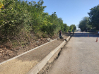 На улице 3-й Трудовой в Краснодаре приступили к строительству тротуара 