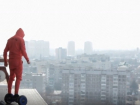 «Ради лайков» на гироскутере по крыше Краснодара покатался отчаянный молодой человек
