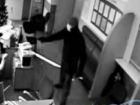 В Лабинске двое неизвестных в масках ворвались в банк