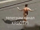 В Краснодаре голый мужчина разбил стекло иномарки в Юбилейном микрорайоне