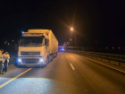 Фура задавила двух мужчин на трассе М-4 «Дон» в Краснодарском крае 
