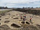 На Кубани во время реконструкции дороги археологи нашли древние артефакты