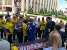 Обманутые дольщики принесли гроб к администрации Краснодарского края