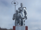 В Новороссийске разрушается скульптура на Братской могиле 