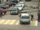 В Краснодаре школьник попытался сбить автомобиль