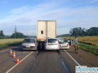 В Кореновском районе три машины влетели в большегрузный автомобиль