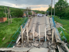 В Краснодарском крае ввели режим ЧС из-за обрушения моста
