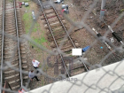 Тело лежит под мостом на Офицерской: в Краснодаре поезд обезглавил мужчину
