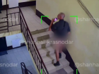 Неадекват без трусов устроил переполох в Музыкальном микрорайоне Краснодара 