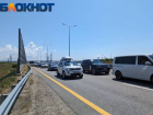 Почти 600 авто застряли в пробках у Крымского моста