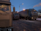 В Новороссийске заставляют водителей фур пользоваться платными стоянками