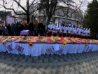 Пять тысяч блинов испекли в Новороссийске ради флешмоба