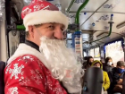 «Почему без маски»: Дед Мороз устроил пати в краснодарском троллейбусе