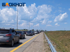 Около 900 авто не могут попасть на Кубань через Крымский мост
