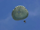 В Новороссийске после прыжка с парашютом солдаты получили переломы