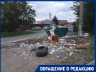 Горы мусора вместо остановки: в хуторе Ленина пассажиры ждут транспорт на «свалке»