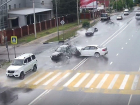 В Сочи на мокрой трассе столкнулись иномарки