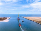 В Новороссийск по морю транспортировали три огромных крана 