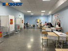 Детская коляска с сушками, скандалы и зарядка: в Краснодаре завершился третий день выборов