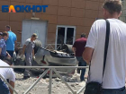 В Краснодаре авто вылетело с 3 этажа парковки в «Галерее»