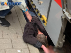 Появилось видео спасения пьяного мужчины из-под колес трамвая в Краснодаре 