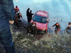 Спасатели Кубани подняли из реки тела погибших, из упавшего в реку джипа