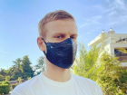 Нападающий ФК «Сочи» Кокорин использует крокодиловую маску для защиты от коронавируса 