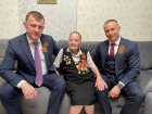 В День Победы в гостях у столетнего ветерана побывали мэр Евгений Наумов и депутат Андрей Анашкин