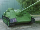Гостей Краснодара удивила реклама на танках-памятниках в парке
