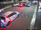 Две девочки на самокате врезались в чужой авто в Краснодаре и скрылись 