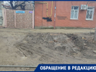 Заезды к дворам превратились в грязевые болота после благоустройства дорожек в Краснодаре