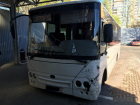 Для любителей экстремальной езды на улицы Краснодара выпустили автобус в аварийном состоянии