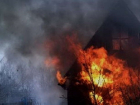 В Туапсе вспыхнул двухэтажный частный дом