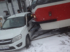 Трамвай протаранил «Ладу Гранту» в Краснодаре 