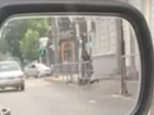 «Пассивная» драка двух пьяных товарищей в центре Краснодара попала на видео