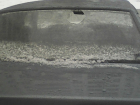 Гигантская глыба льда пробила стекло машины в Новороссийске