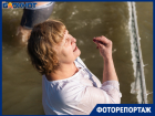 Сотни людей, горячий чай и жуткий мороз: фоторепортаж с крещенских купаний в Краснодаре  