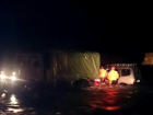 В Сочи автомобиль с людьми застрял в реке 