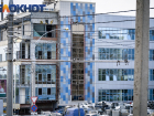 Снос последнего этажа и уничтожение фасада: в Краснодаре ТЦ «Карнавал» превращают в офисы