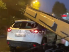 Ураган в Сочи: упавший рекламный щит, сломанные деревья и настоящий потоп